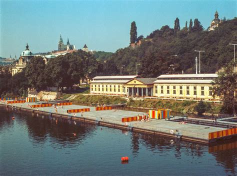 občanská plovárna fotky|Fotogalerie: Zahrada. Občanská plovárna téměř přiléhá ke zdi。